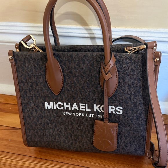 Michael Kors Bag and matching wallet in Rich Brown and Tan - Picture 3 of 6
